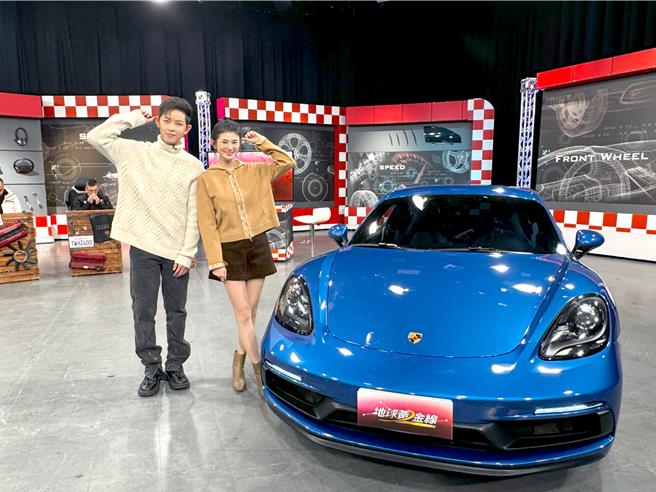 敖犬（左）接受苏宗怡访问。（TVBS提供）