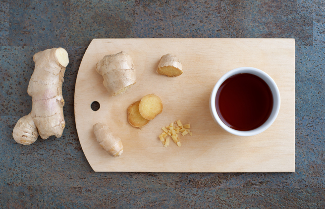 营养师表示，若感冒期间，出现喉咙痛、发烧、头痛，代表身体处于发炎状态，应避免再喝姜汤。（示意图，Shutterstock／达志）