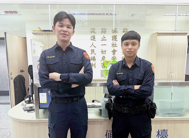 南港分局南港派出所警員簡璟勝、林冠呈日前執行巡邏勤務，接獲報案指南港路一段有可疑人士徘徊，警方趕赴現場，發現一名男子未消費卻久留店內，見警上前關心。（圖警方提供／簡銘柱翻攝）