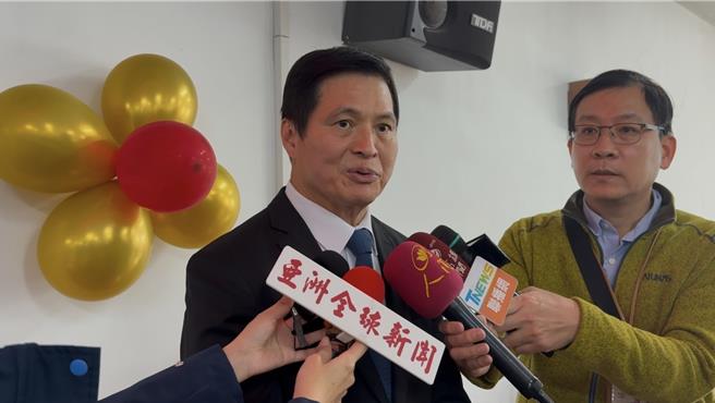 高雄市警局长林炎田受访表示，2起命案皆为个案，警方获报后即迅速侦处，面对不法暴力警方有责任维护、净化高雄治安。（纪爰摄）