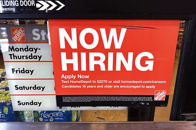 5日公布的「小非农」ADP就业报告显示，1月美国民间就业增加18.3万人高于预期。图／美联社