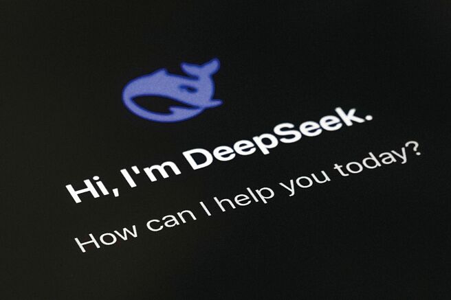 DeepSeek问世撼动科技业，摩根大通认为，这有助AI技术在未来12至18个月快速进化。图／美联社