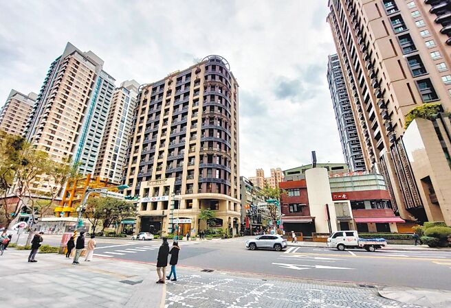 新北市「板桥双子星空气品质维护区」内的主要进出口道路，近期将新增6组固定式车牌辨识监录设备，以有效掌握高污染车辆情形。（陈慰慈摄）