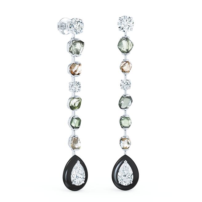 De Beers以黑玉與鑽石打造的Embrace鑽石耳環。（De Beers提供）