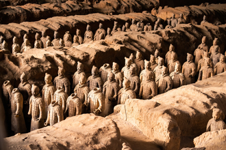 19年后又一次 陆男跳兵马俑坑 网讽：大哥人才啊