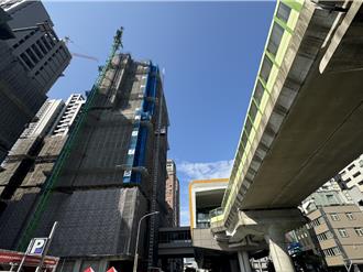 中捷綠線共構首座商辦上梁 預計明年6月取得使用執照