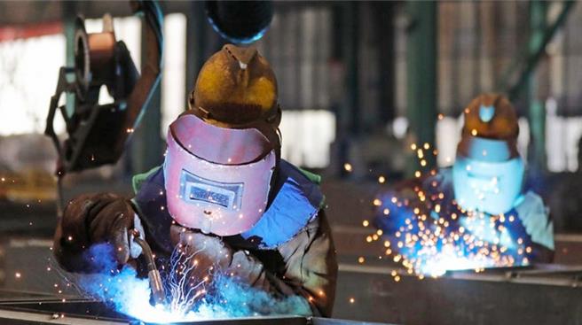 蘇州攬工一條龍服務出家門下車門進廠門加速返崗復工。（大陸央視）