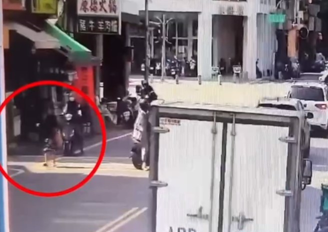 左營婦人失蹤前身影。(林雅惠翻攝)