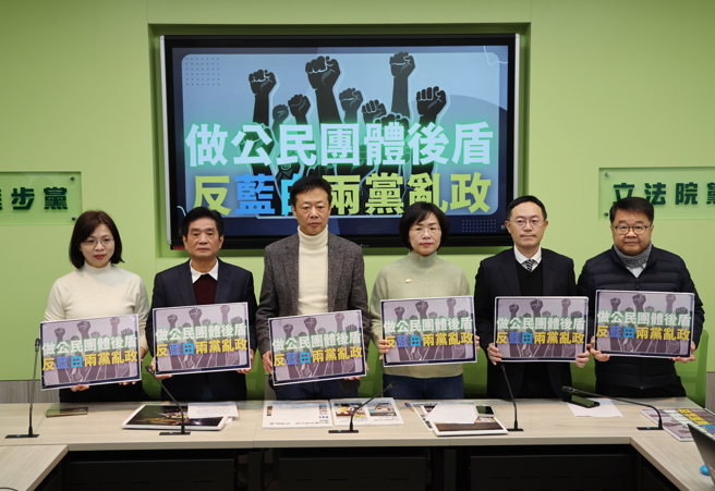 民进党立委林淑芬（左起）、吴琪铭、张宏陆、苏巧慧、李坤城、吴秉叡7日举行「做公民团体后盾，反蓝白两党乱政」记者会。（姚志平摄）