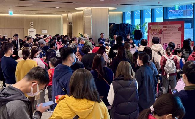 竹北远百初一福袋活动，传出头奖被员工抽走。（图／翻摄自「远东百货竹北店」脸书）