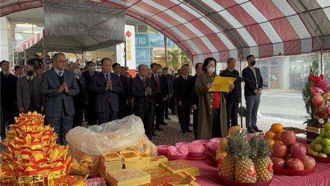裕隆集团执行长严陈莉莲率一集主管举行新春团拜。图／陈慜蔚