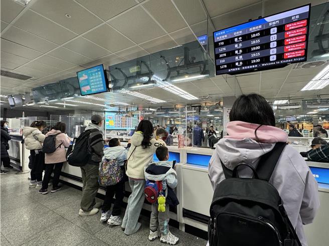 今年清明連假離島管制航線將提供1370架次，計11萬8164個座位數。圖為春節疏運情形。（本報資料照片）