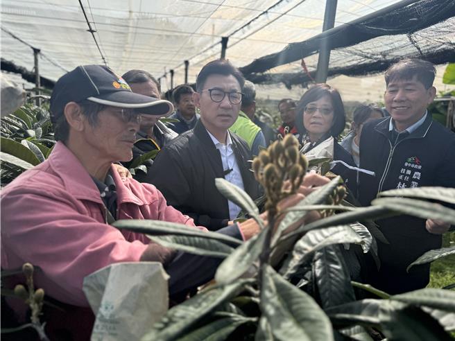 江啟臣等人到場會勘。（江啟臣服務處提供／李京昇台中傳真）