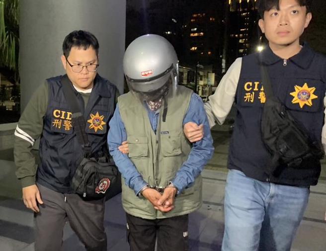 张嫌被移送至地检署。（图／郭良杰摄）