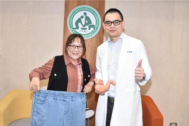 黄老师（左）减重成功，她分享重拾健康与自信的喜悦。（彰基医院提供／叶静美彰化传真）