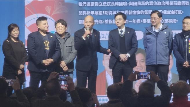 桃園市6名國民黨立委都達罷免第一階段，立委牛煦庭7日晚間舉辦「歡樂春酒 桃園隊報告」，立法院長韓國瑜、桃園市長張善政、國民黨主席朱立倫到場力挺，韓大讚牛問政認真，是特戰型民代。（賴佑維攝）