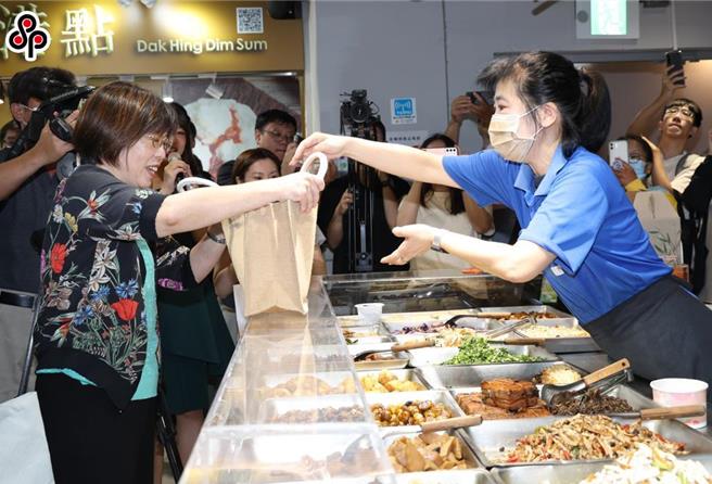 绿色和平指出，除了推动再生能源外，也应积极评估石化及塑胶产业减少产能，也是守住全球1.5度升温目标的必要关键。（报系资料照）
