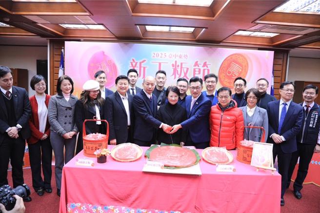 台中新丁粄节将于2月12日一连2天在东势登场，台中市长卢秀燕6日北上立法院宣传活动。（台中市府提供）