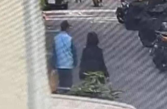 有鄰居透露獨居的張姓婦人平常出門都濃妝豔抹像是在談戀愛，張婦為人也很和善。張嫌(左)、張婦(右)。（圖／洪靖宜翻攝）