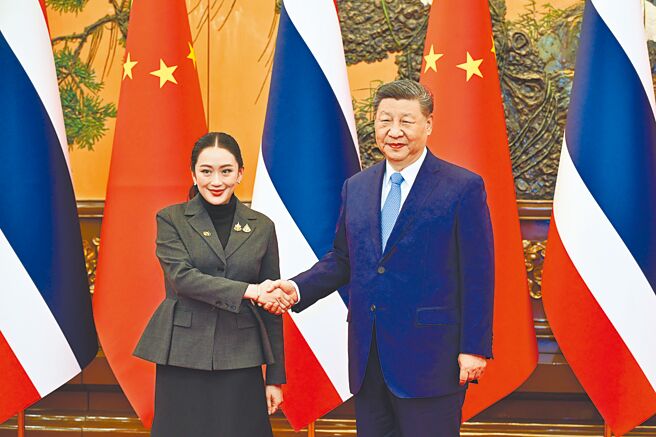 大陸國家主席習近平6日上午在北京人民大會堂，會見來訪的泰國總理貝東塔。（中新社）