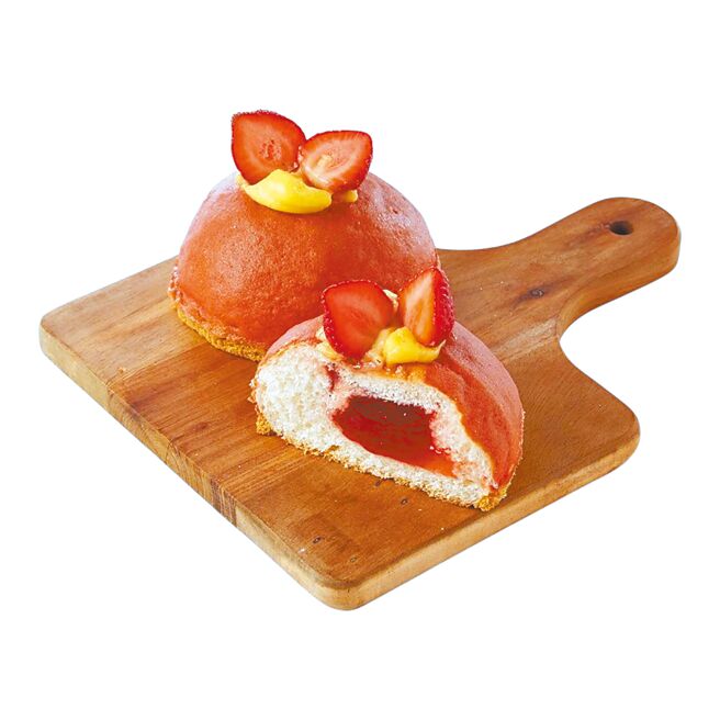 家乐福限定新品草莓墨西哥，55元／个。（家乐福提供）