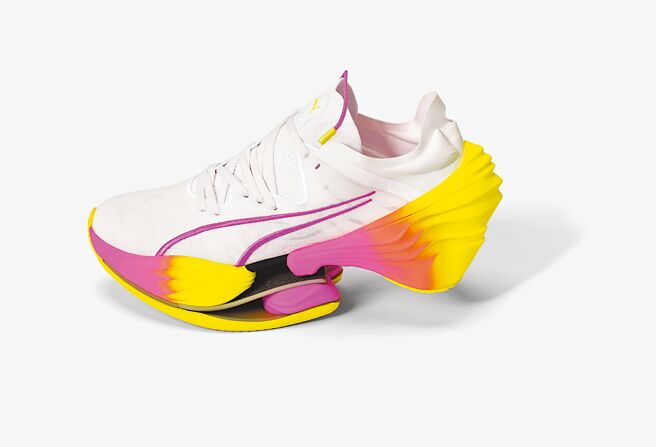 運動品牌PUMA推全新FAST-RB NITRO Elite LD怪物跑鞋（見圖），即起於指定櫃點販售。（PUMA提供）