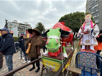 台南迎春禮藏玄機！芒神穿鞋暗示今年雨水少 