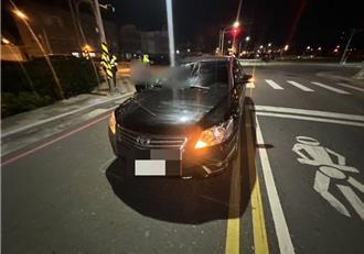 澎湖死亡車禍！女駕駛疑搶黃燈  撞死過馬路行人