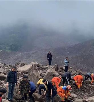 四川宜賓突發山崩致10戶被埋 2人已獲救