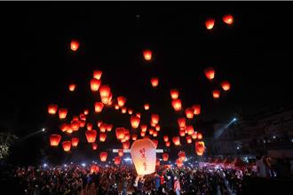 第一次放天燈！李多慧代言平溪天燈節超興奮「明年媽媽也要看」