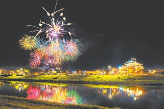 冬山花火節登場 送蛇年小提燈