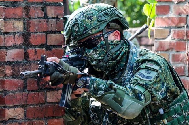  国防部公告预告「志愿士兵选训实施办法」第4条修正草案，放宽报考身高等条件。（本报资料照片）