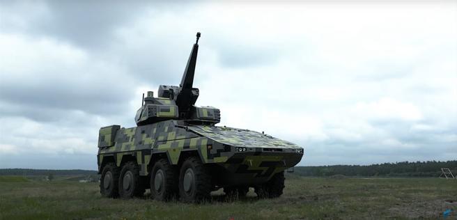 德国已接收首辆「拳师」甲车底盘的「天空突击兵30」，并展开技术验证，以利后续车辆交付。（截自莱茵金属YouTube影片）