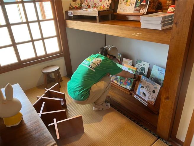 從職場到能規畫旅遊，憨兒從受助到助人，42歲的中度智能障礙者小文（化名），在真善美社會福利基金會的協助下，成為能照顧人的小助手，更能規畫輕旅行照顧夥伴。（真善美社會福利基金會提供／廖姮玥桃園傳真）