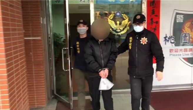 有民眾7日打电话到民进党桃园市议员黄琼慧服务处，称要枪毙她等。桃园市桃园警分局接获报案，7日晚间8时许逮捕38岁李姓嫌犯，依涉嫌恐吓公眾安全罪嫌移送桃园地检署。（翻摄照片）