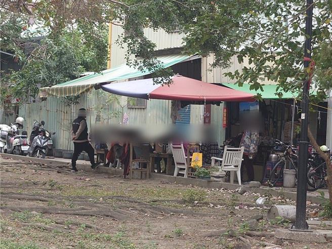 高雄分屍案唯一找到的被害人林婦，平時常出現在左營區萬年縣公園聊天聚會，公園友人對其遭慘忍殺害感到不捨，透露其曾半開玩笑說過「沒回家要報警」，沒想到一語成讖。（任義宇攝）