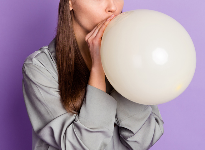 女子在女儿1岁生日派对上吸入过量氦气，最终不幸丧命。（示意图：Shutterstock／达志）