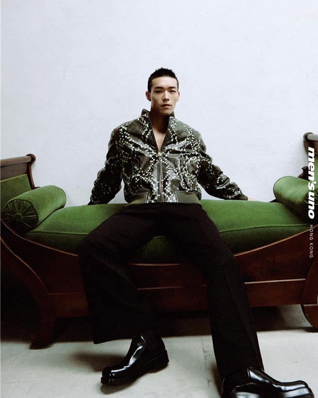 牧森于復古家俱店拍摄杂志，热爱老物的他非常兴奋。（men_s uno hk提供）