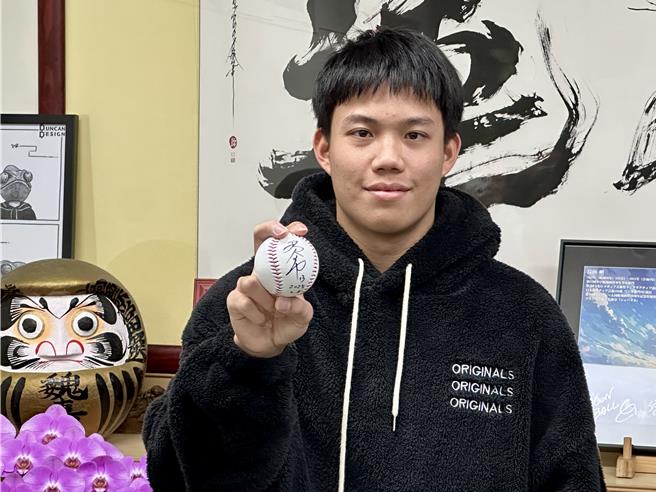 18歲投手陽念希如願旅美加盟舊金山巨人隊。（王志偉攝）