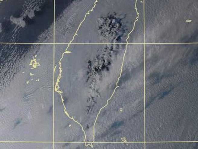 前氣象局長鄭明典指出，晚上部分地區有可能出現更明顯的低溫。（圖／翻攝自鄭明典臉書）