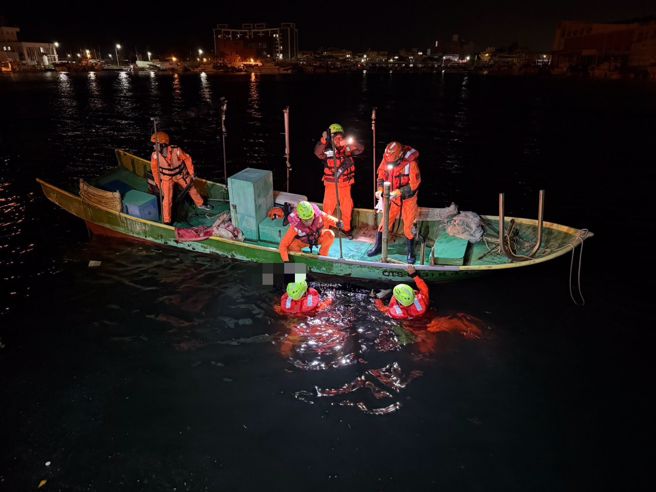 0201蚵子寮漁港安檢所協尋失聯釣魚民眾案。（圖海巡署提供／簡銘柱翻攝）