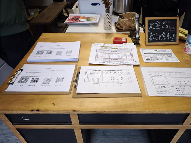 彰化县罢免蓝营立委谢衣鳯的公民团体8日在黑金商店举办记者会，力拚连署件数在最后48小时突破一阶段门槛。（民眾提供／潘虹恩彰化传真）