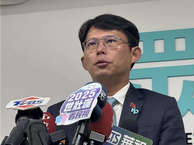 民眾党团总召黄国昌发言时指出，不该将生存寄托在执政党的善意之上，名为和解的退让只会让执政者一步步削弱人民自主力量。（李奇叡摄）