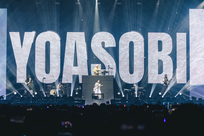 YOASOBI一连两天在台北开唱，8日有1.2万粉丝入场嗨翻小巨蛋。（图／好玩国际文化提供）