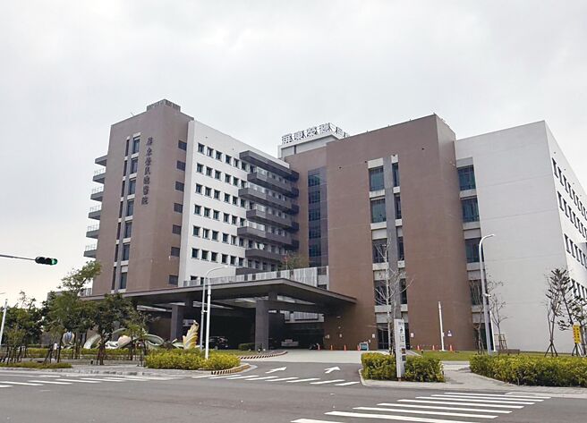 屏东荣总医院开张之后，提供充沛的医疗量能。图／永庆不动产屏东中正文传加盟店提供