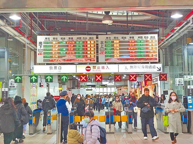 桃园捷运青线为桃园第二阶段路网优先推动路线之一，从台铁桃园站通往高铁桃园站。图为台铁桃园站。（赖佑维摄）