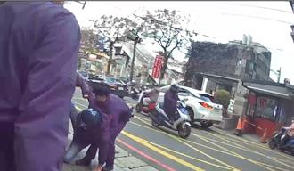 新北男身體不適倒臥派出所  警車鳴笛開道護送就醫