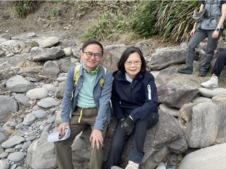 蔡英文挑戰阿塱壹古道喊「懷疑人生」 劉櫂豪讚步伐穩健