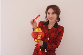 吳申梅情人節飛泰黏總裁老公！婚後3年甜喊「充滿愛的感覺」