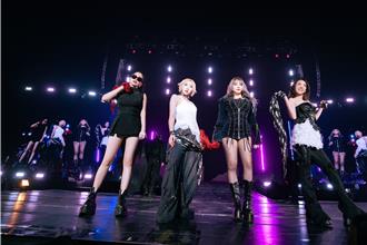 回忆杀！2NE1相隔11年合体来台开唱 歌迷一开场就哭爆